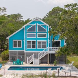 Waterfront Escape - Seasonal Pool - Perfect for Families and Friends!, hotel in Oceanmarsh Subdivision