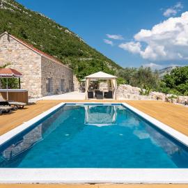 Villa ANKICA with heated pool, hotel in Cavtat