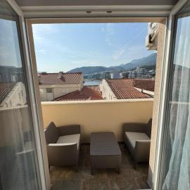 A&A Apartments, hotel Rafailoviciben