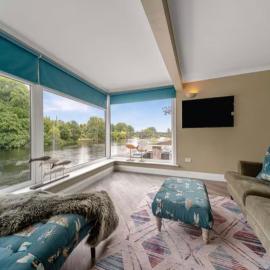 Creebank Cottage with river view