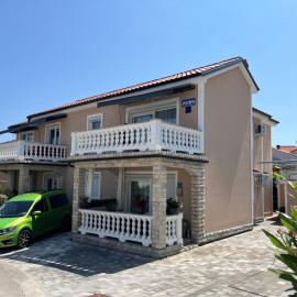 Apartments Ostojic, hotelli kohteessa Krk