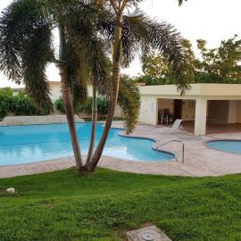Gated Complex with Pool Balcony Near Attractions, hotell i Pole Ojea