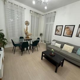 Appartement chaleureux de 2 chambres, hotelli kohteessa Courcouronnes