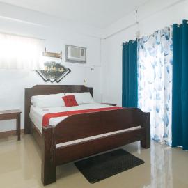 RedDoorz Premium at Casa LenidaRose, hotel di Santa Terista
