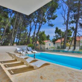 Apartment Gloria, Swimming pool and Sea!
