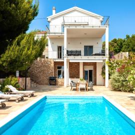 Spacious new villa with pool above the pristine beach - FIRST SEASON PRICING!!!