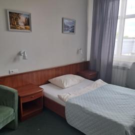 Pokoj dwuosobowy z łazienka, hotel in Tomaszów Mazowiecki