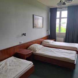 Pokoj trzyosobowy osobne łóżka Quick Check In