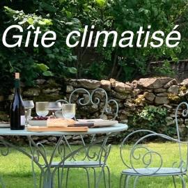 L'instant Beaujolais 2 ou 4 personnes Logis cosy balnéo vue jardin, hotel in Theizé