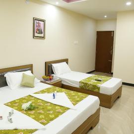 Hotel New Amirtham inn、パラニのホテル