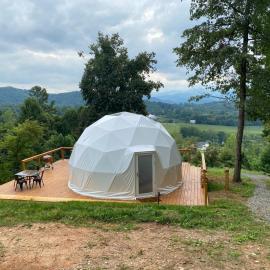 Bee Our Guest Mountain Top Glamping, hotel in Mars Hill