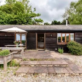 Beautiful Box Hill Lodge, hotel u gradu Box