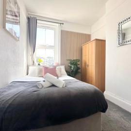 The Bournemouth Hideaway - Beautiful Central flat - 10 mins walk to beach - Free Parking -Brought to you by Coastline Retreats