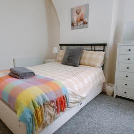 Bright, Comfortable Home, Convenient for City Centre