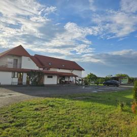 Casa Anna, hotel a Tăşnad