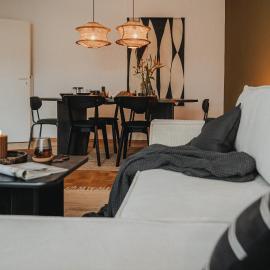 JOBOSTAYS - BLOOM Family Apartment Oldenburg - bis zu 6 Personen - 3 Zimmer - 2 Schlafzimmer - 2 Bäder - Balkon und Gartenblick - kostenloser Privatparkplatz - kostenfreies WLAN - Vollküche - Wohnzimmer mit TV - Babybett - kontaktfreier Check-In