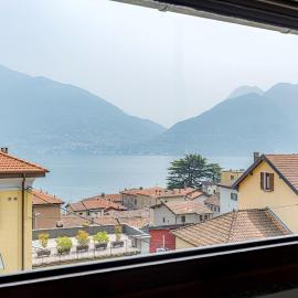 ROMANTIC COMO HIDEAWAY with private parking and AirCon, hotell i Acquaseria