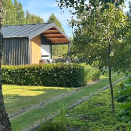 Carpinus I domek nad jeziorem, hotel em Łętowo