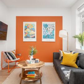 Large 4BR Contractor-Friendly House - Sleeps 10 - Free parking - North London, hotel in Enfield