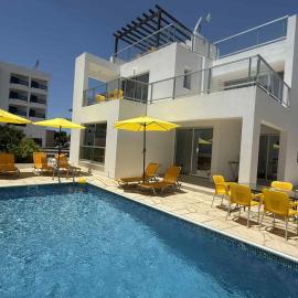 Villa Mulberry Retreat 0,5Km From Everything, hotel in Coral Bay