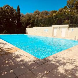Sous le Soleil, Parking, Piscine, Proche Hôpitaux et Facs: Grabels şehrinde bir otel