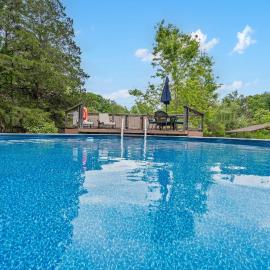 The Cozy Cottage Getaway - Private Pool & Hot Tub