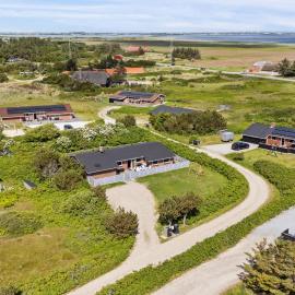 Energy-Efficient Pool House Located Between The Sea And The Fjord