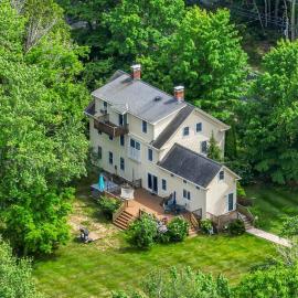 4 BDR with Private Hot tub Backyard and Deck