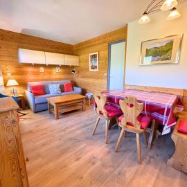 Appartement 2 pièces cabine pour 5 pers, skis aux pieds, balcon sud-ouest, Reberty 2000 - FR-1-452-252, Hotel in Les Menuires
