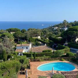 Villa au calme jardin piscine proche mer et centre ville, hotel i Vallauris