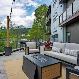 Decked Out, Mtn Views, AC, Big Patio, DT, BBQ