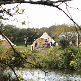 Mallard - 5m Luxury Bell Tent at Tregonetha Lake - Tylda Tents, hotel in Saint Columb Major