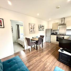 South Gyle House - SuperFast WiFi and Free Parking - 7 minutes from Edinburgh Airport, hotel di Edinburgh
