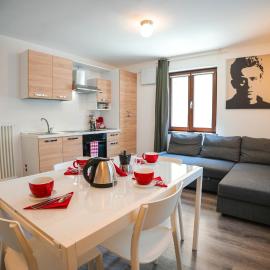 LAB Apartments، فندق في بينزولو