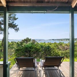 Stunning Water Views Sleeps 14, hotell i Wellfleet
