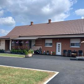 Domaćinstvo Pocikini Zasavica, hotel i Zasavica