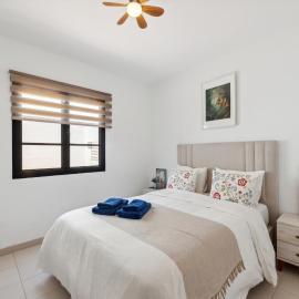 Habitación cerca del aeropuerto y playa en una casa familiar