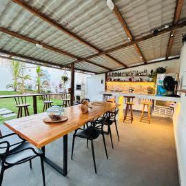 Atenas - Lofts com Cozinha - Próximo Aeroporto e Rodoviária, hotel in Porto Seguro