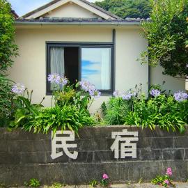 Izu Hokkawa Seaside Guesthouse 伊豆北川の家: Higashiizu şehrinde bir otel