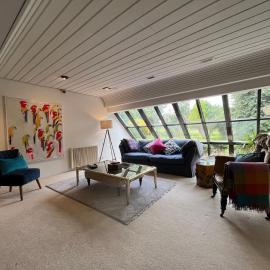 Edinburgh Festival let with parking and 15 min bus to West End