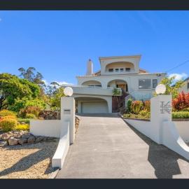 Huge luxurious home - Stunning Water Vista, hótel í Howrah