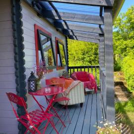The Fabulous flower hut, hotel a Llanfynydd