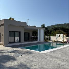 Katikia, hotel a Línia