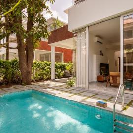 La Donaira by The Blue Kite - 2 & 3 BHK Villas with Private Pool Garden & Kitchen 10 mins to Vagator & Morjim Beach、シオリムのホテル
