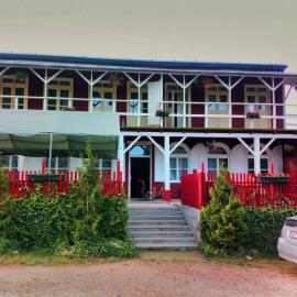 Kempink U Šerifa, Hotel in Protiwin