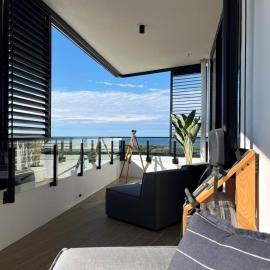 Luxury Bokarina Beach Escape، فندق في Bokarina