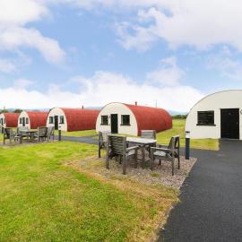 Cultybraggan Hut 38 - Accessible, hotel a Comrie