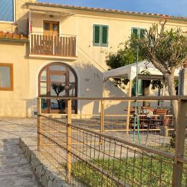 Appartamenti Casa Gemma - Goelba, hotel v destinácii Procchio