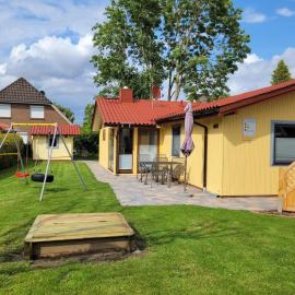 Kinderfreundliches 6 Personen Ferienhaus mit zwei Duschen und Toiletten, Sauna, Whirlpool und einem Wintergarten mit Kaminofen in Otterndorf
