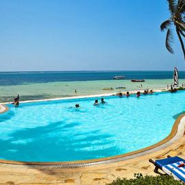 Diana Beach Villa spacious detached فيلا واسعه مستقله ديانا ONLY FAMILIES بيتش, hotel in Dawwār al Ḩajj Aḩmad